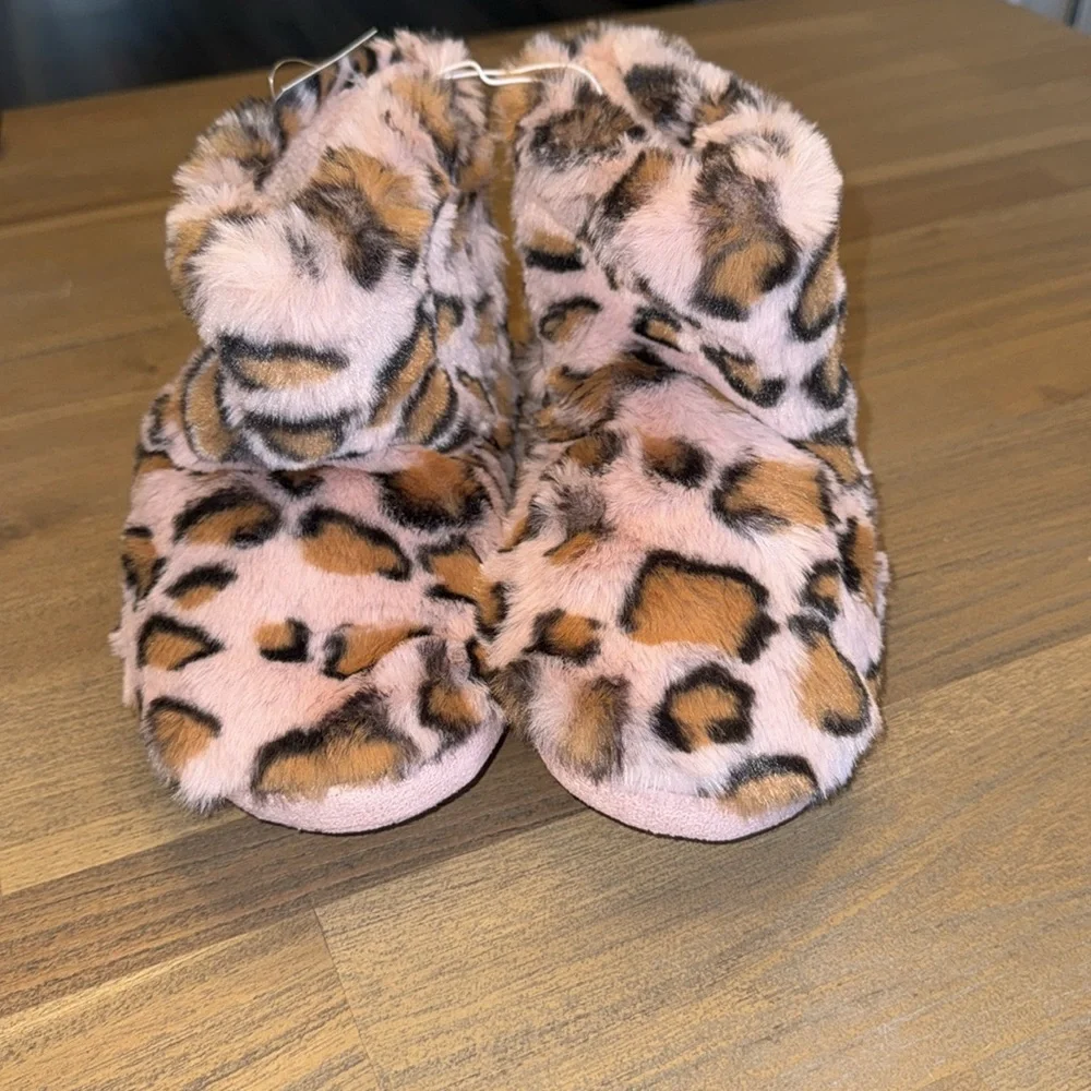 🎈Girl's Pink Leopard Plush Girls Youth Slippers, NWT